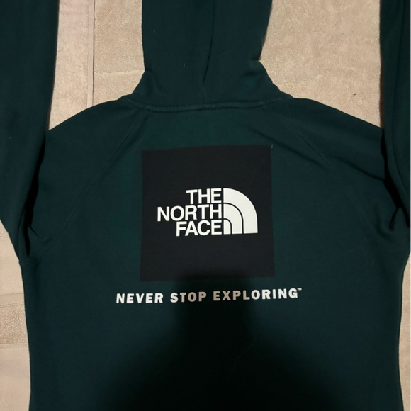 The North face clean hoodie, great look field and design size M - Picture 2 of 4